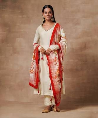 Shanao Off-White Kurta Set with Dupatta 1