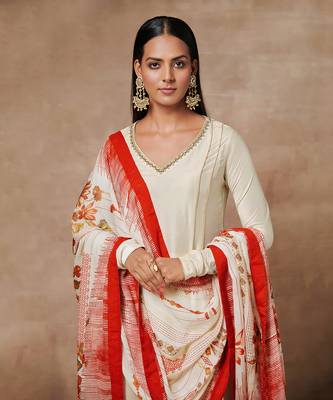 Shanao Off-White Kurta Set with Dupatta 4
