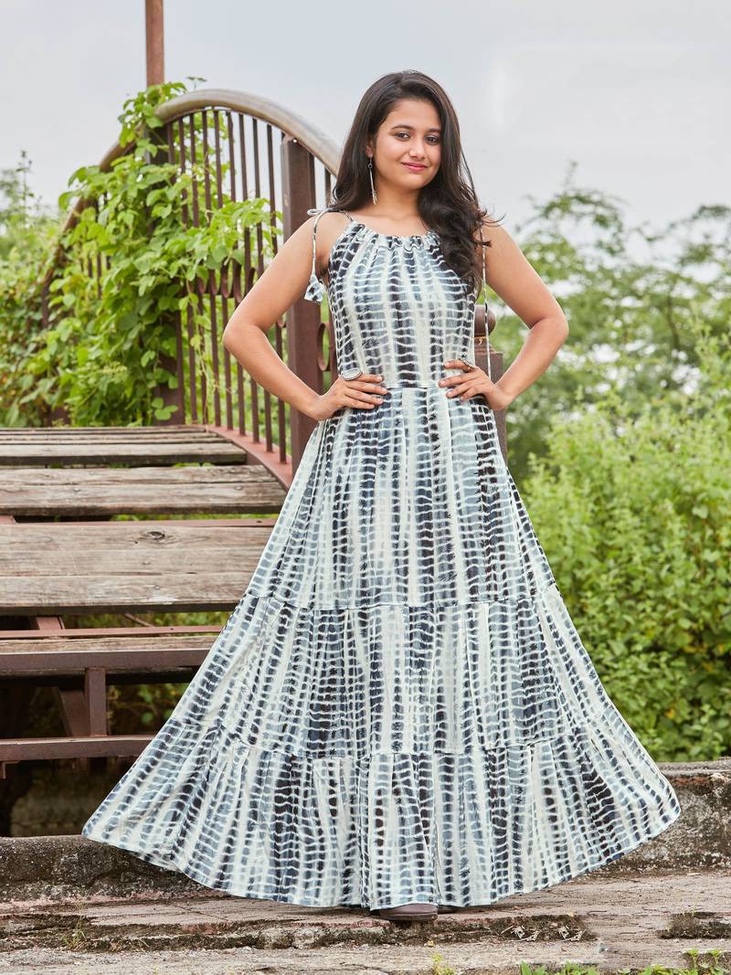 Classy And Girlish Top Dye Printed Kurti In Black Colour Rayon Fabric