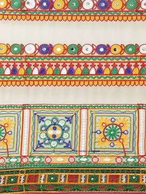 Serona Fabrics Women'S Half And Half Bandhani Pallu With Kutchi Embroidered Party Wear Saree 3