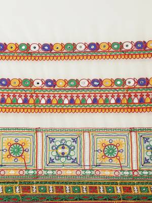 Serona Fabrics Women'S Half And Half Bandhani Pallu With Kutchi Embroidered Party Wear Saree 3