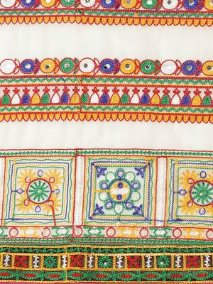 Serona Fabrics Women'S Half And Half Bandhani Pallu With Kutchi Embroidered Party Wear Saree 3