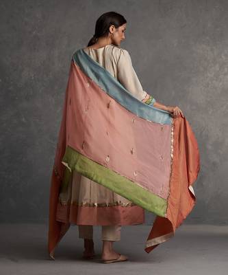 Sunehri Ivory Anarkali Set 4