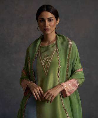 Sunehri Straight Kurta Set 4