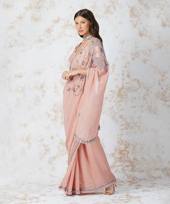 Antique Work Saree With Contrast Blouse 3