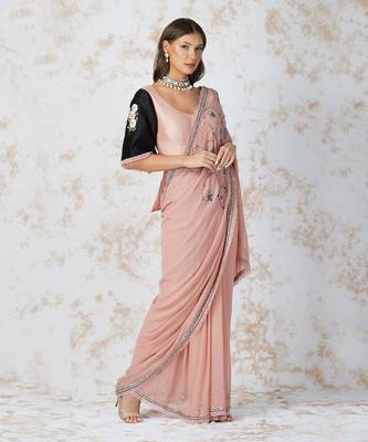 Antique Work Saree With Contrast Blouse 4
