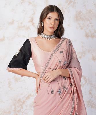 Antique Work Saree With Contrast Blouse 5