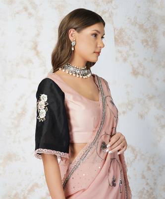 Antique Work Saree With Contrast Blouse 6