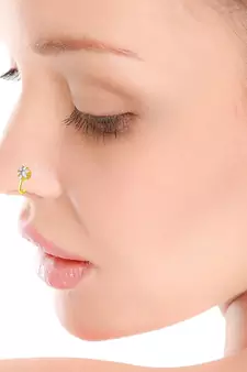 Gold diamond nose-ring