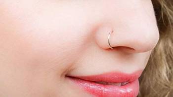 Silver diamond nose-ring 1