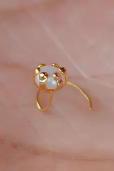 Gold pearl nose-ring