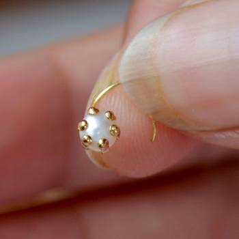 Gold pearl nose-ring 3