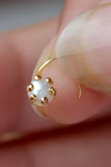 Gold pearl nose-ring