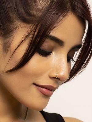 Gold nose-ring 1
