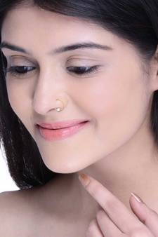 Gold pearl nose-ring