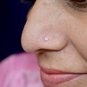 Silver diamond nose-ring 1