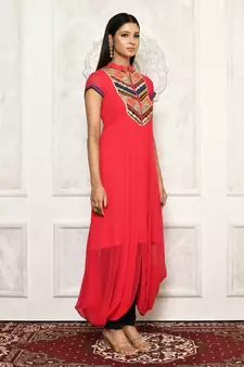 Red embroidered georgette kurta &-sets