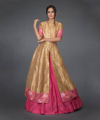 Gold- Pink Kimkhab Handwoven Banarasi Peshwa Kalidaar Outfit 2