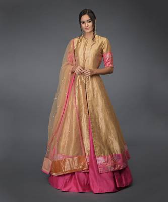 Gold- Pink Kimkhab Handwoven Banarasi Peshwa Kalidaar Outfit 4