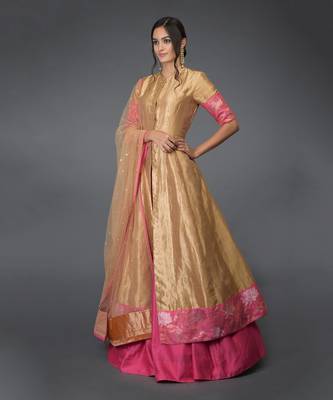 Gold- Pink Kimkhab Handwoven Banarasi Peshwa Kalidaar Outfit 5