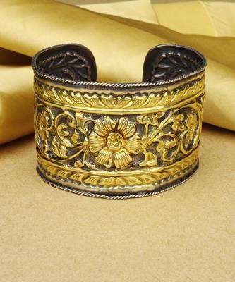 Sangeeta Boochra X Payal Singhal  Leyla Silver Bangle 1