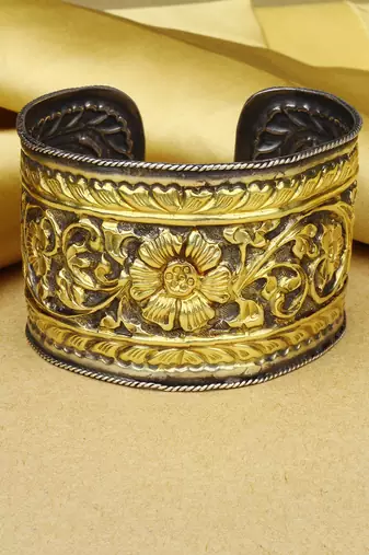 Sangeeta Boochra X Payal Singhal  Leyla Silver Bangle