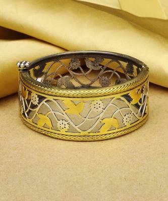 Sangeeta Boochra X Payal Singhal  Anya Silver Openable Bangle 1