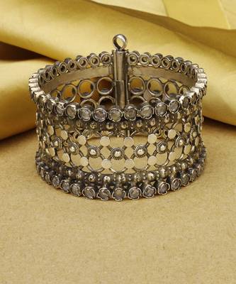 Sangeeta Boochra X Payal Singhal Rehya Silver Openable Bangle 1