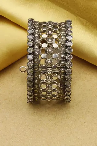 Sangeeta Boochra X Payal Singhal Rehya Silver Openable Bangle