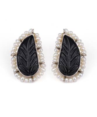 Sangeeta Boochra X Payal Singhal  Mehek Silver Earring with Pearls 3