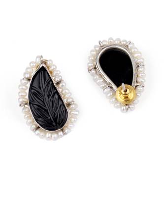 Sangeeta Boochra X Payal Singhal  Mehek Silver Earring with Pearls 4