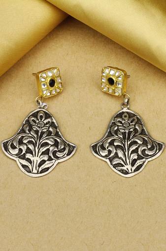 Sangeeta Boochra X Payal Singhal  Nisa Silver Earring with Kundan