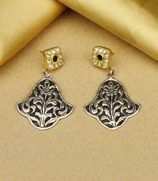 Sangeeta Boochra X Payal Singhal  Nisa Silver Earring with Kundan