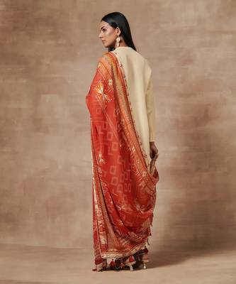 Shanao Off-White Kurta Set with Dupatta 5