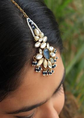 Floral Grace Kundan Mangtika 1