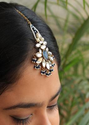 Floral Grace Kundan Mangtika 4