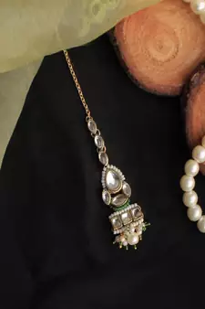Divine Kundan Mangtika