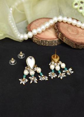 Dainty pearl with green beads earrings 5