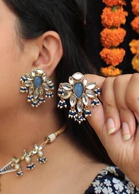 Floral Grace Kundan Stud Earrings 2