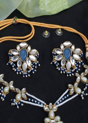 Floral Grace Kundan Stud Earrings 3