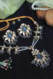 Floral Grace Kundan Stud Earrings