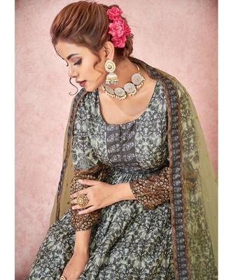 Everywhere Designer Black Dola silk Gown With Dupatta 2