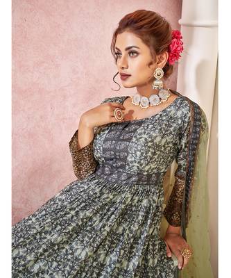 Everywhere Designer Black Dola silk Gown With Dupatta 3