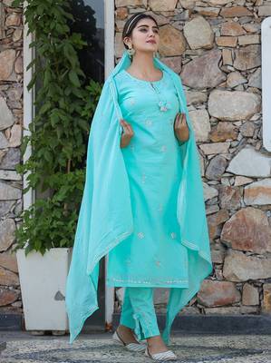 Green embroidered cotton long-kurtis 3