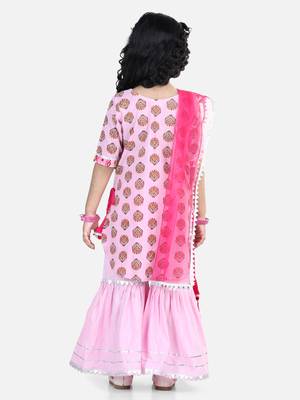 Pink Cotton Printed kurti with lace work pink sharara and dupatta 4