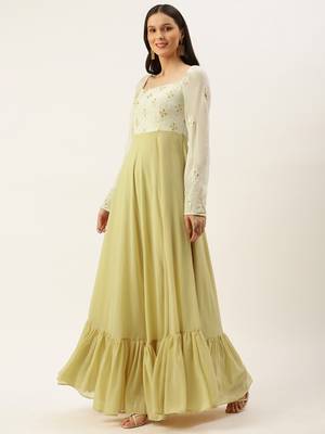 Ethnovogue Ready To Wear White Foil Print Gown 3