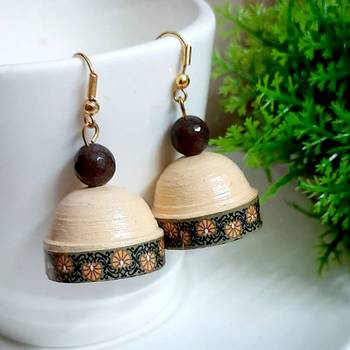 Beige agate jhumkas 1