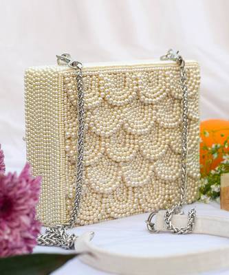 Avnitha Clutch 1