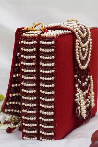 Erisha Clutch Red White