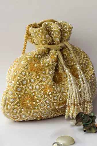 Raisa Potli Gold